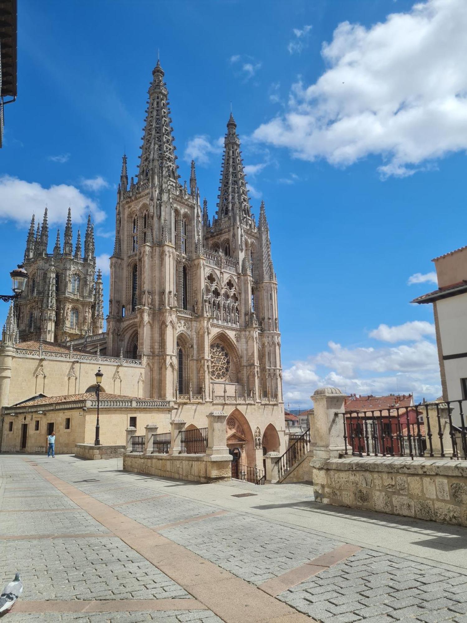 Urban Burgos Hotel Exterior foto